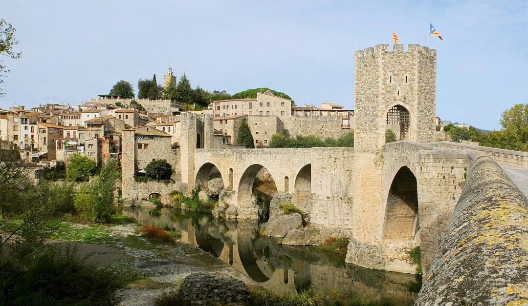 El puente medieval fortificado de Besalú
