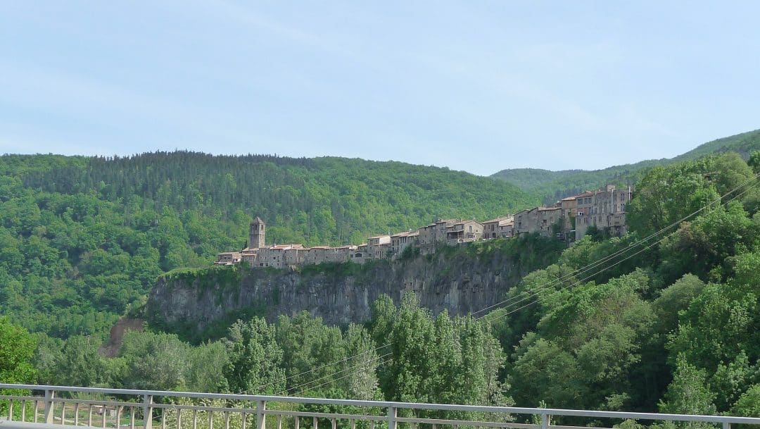 Castellfollit de la Roca on its basalt cliff